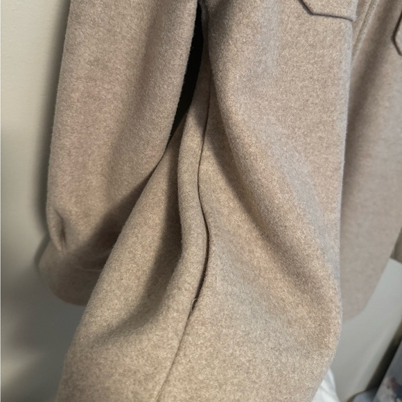 Urban Outfitters Shacket - Picture 4 of 7